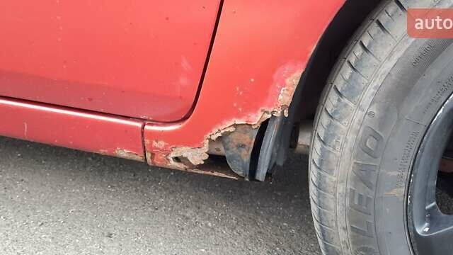 Червоний Форд Фієста, об'ємом двигуна 1.4 л та пробігом 149 тис. км за 3200 $, фото 16 на Automoto.ua