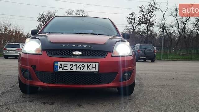 Красный Форд Фиеста, объемом двигателя 1.4 л и пробегом 205 тыс. км за 4300 $, фото 1 на Automoto.ua