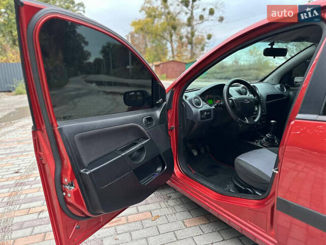 Красный Форд Фиеста, объемом двигателя 1.24 л и пробегом 170 тыс. км за 3999 $, фото 32 на Automoto.ua