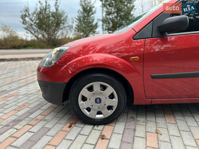 Красный Форд Фиеста, объемом двигателя 1.24 л и пробегом 170 тыс. км за 3999 $, фото 17 на Automoto.ua