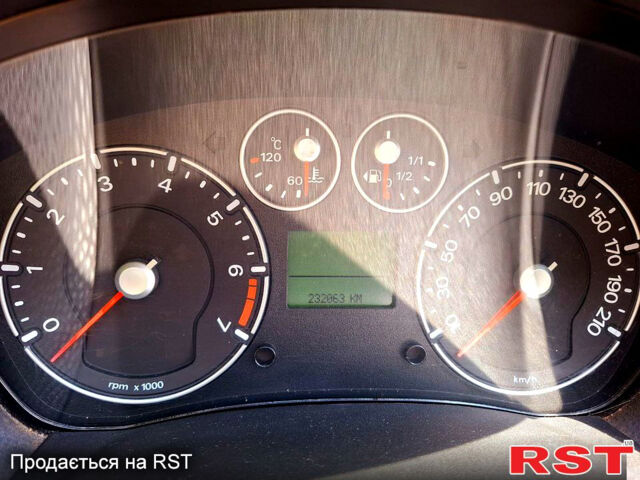 Красный Форд Фиеста, объемом двигателя 1.4 л и пробегом 232 тыс. км за 4000 $, фото 12 на Automoto.ua