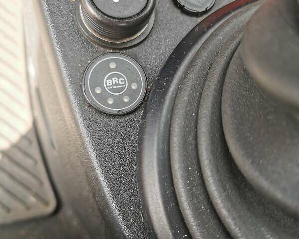 Красный Форд Фиеста, объемом двигателя 1.4 л и пробегом 84 тыс. км за 6000 $, фото 9 на Automoto.ua