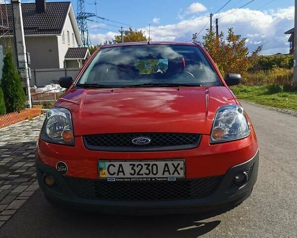 Красный Форд Фиеста, объемом двигателя 1.4 л и пробегом 84 тыс. км за 6000 $, фото 16 на Automoto.ua
