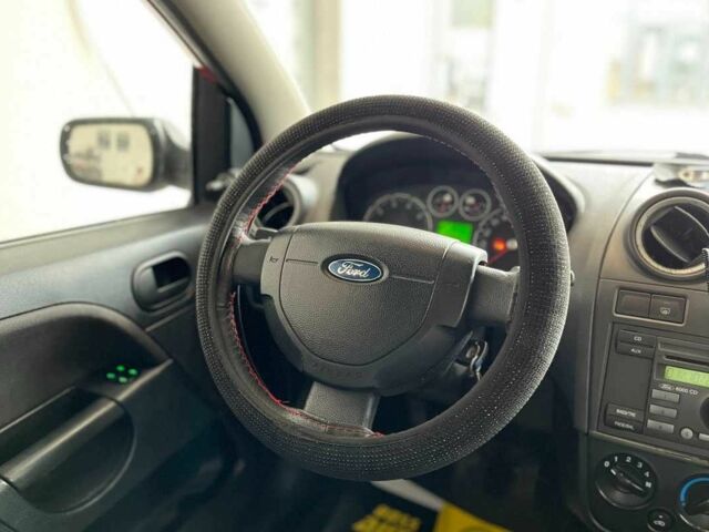 Красный Форд Фиеста, объемом двигателя 1.2 л и пробегом 164 тыс. км за 4150 $, фото 20 на Automoto.ua