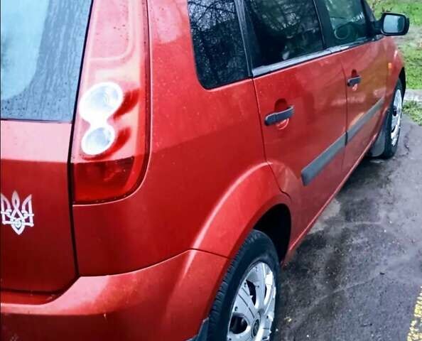 Червоний Форд Фієста, об'ємом двигуна 1.4 л та пробігом 164 тис. км за 3600 $, фото 1 на Automoto.ua