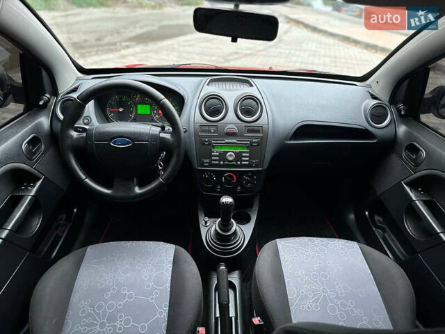Красный Форд Фиеста, объемом двигателя 1.24 л и пробегом 170 тыс. км за 3999 $, фото 39 на Automoto.ua