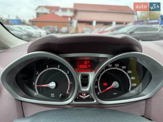 Червоний Форд Фієста, об'ємом двигуна 1.39 л та пробігом 110 тис. км за 6700 $, фото 32 на Automoto.ua