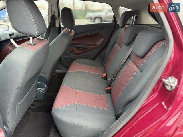 Червоний Форд Фієста, об'ємом двигуна 1.39 л та пробігом 110 тис. км за 6700 $, фото 26 на Automoto.ua