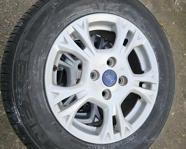 Красный Форд Фиеста, объемом двигателя 1.4 л и пробегом 136 тыс. км за 6300 $, фото 15 на Automoto.ua