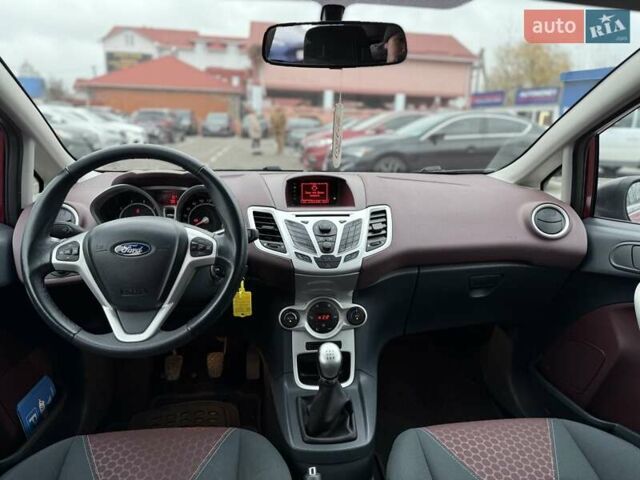 Червоний Форд Фієста, об'ємом двигуна 1.39 л та пробігом 110 тис. км за 6700 $, фото 20 на Automoto.ua