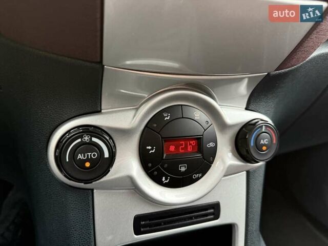 Червоний Форд Фієста, об'ємом двигуна 1.39 л та пробігом 110 тис. км за 6700 $, фото 34 на Automoto.ua