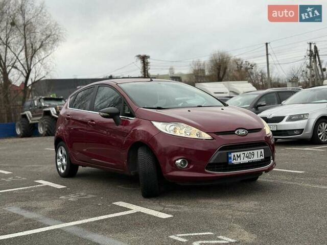 Червоний Форд Фієста, об'ємом двигуна 1.39 л та пробігом 110 тис. км за 6700 $, фото 3 на Automoto.ua