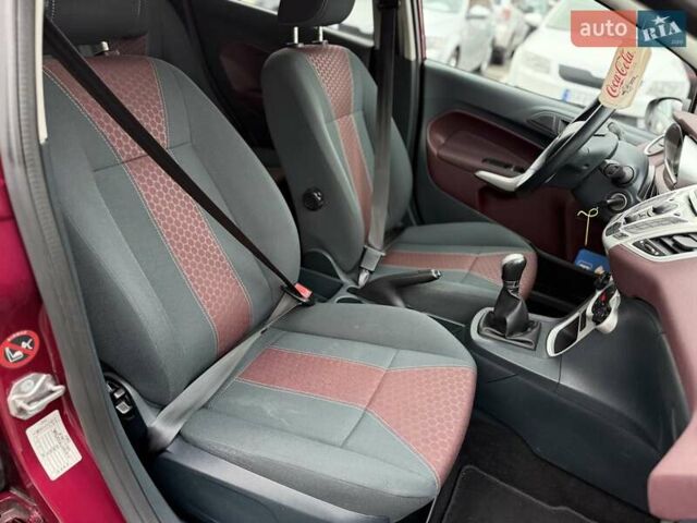 Червоний Форд Фієста, об'ємом двигуна 1.39 л та пробігом 110 тис. км за 6700 $, фото 23 на Automoto.ua