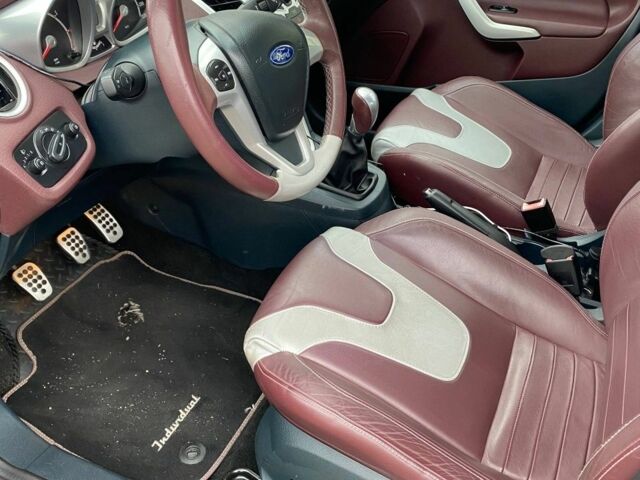 Красный Форд Фиеста, объемом двигателя 1.4 л и пробегом 154 тыс. км за 4500 $, фото 6 на Automoto.ua