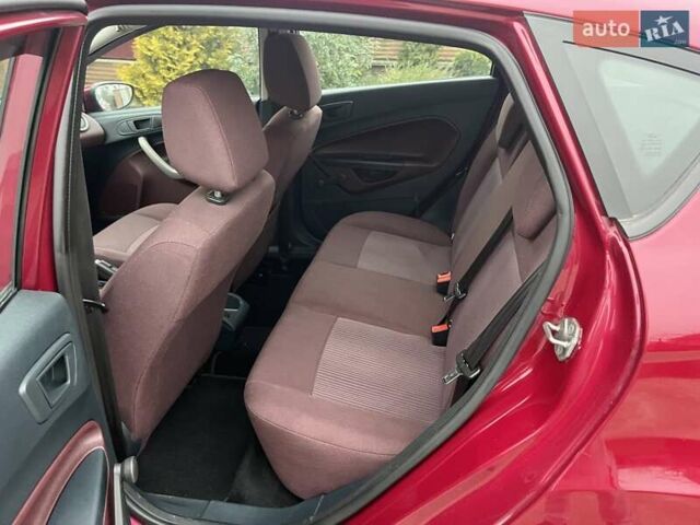 Червоний Форд Фієста, об'ємом двигуна 1.39 л та пробігом 136 тис. км за 6350 $, фото 10 на Automoto.ua