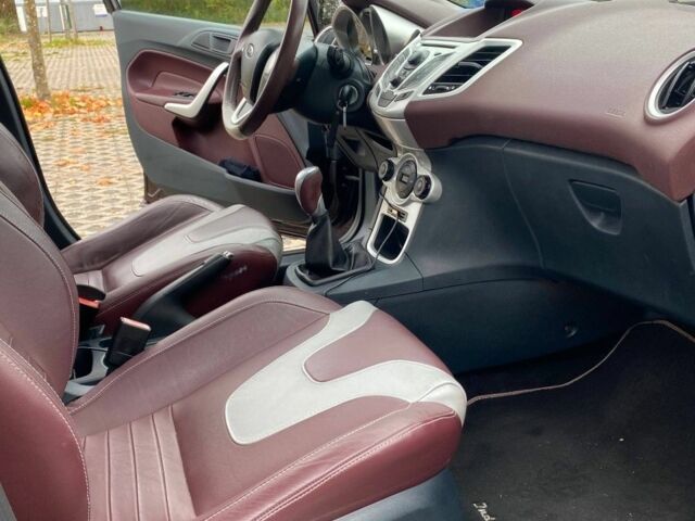 Красный Форд Фиеста, объемом двигателя 1.4 л и пробегом 154 тыс. км за 4500 $, фото 9 на Automoto.ua