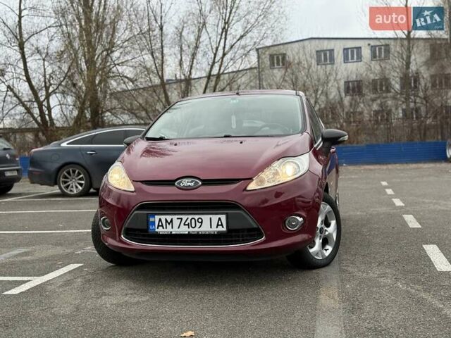 Червоний Форд Фієста, об'ємом двигуна 1.39 л та пробігом 110 тис. км за 6700 $, фото 2 на Automoto.ua