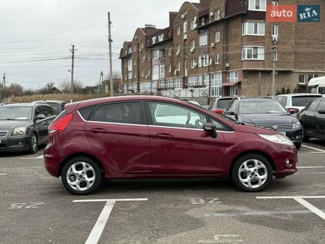 Червоний Форд Фієста, об'ємом двигуна 1.39 л та пробігом 110 тис. км за 6700 $, фото 10 на Automoto.ua
