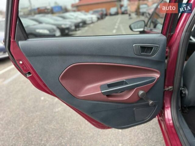 Червоний Форд Фієста, об'ємом двигуна 1.39 л та пробігом 110 тис. км за 6700 $, фото 25 на Automoto.ua