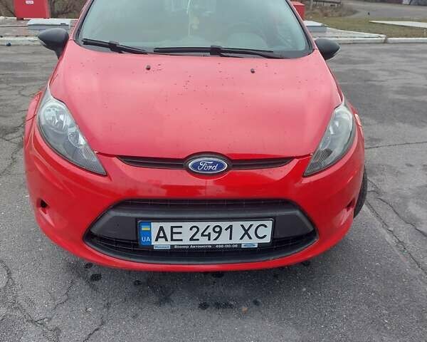 Красный Форд Фиеста, объемом двигателя 1.24 л и пробегом 121 тыс. км за 5800 $, фото 2 на Automoto.ua