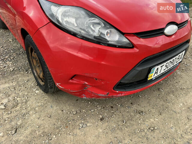 Червоний Форд Фієста, об'ємом двигуна 1.25 л та пробігом 205 тис. км за 2900 $, фото 1 на Automoto.ua
