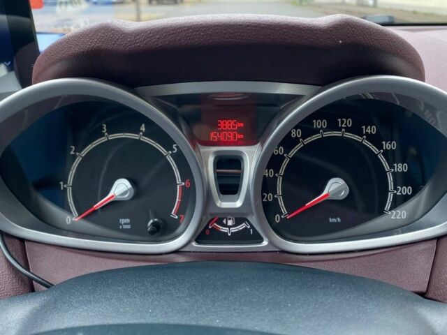 Красный Форд Фиеста, объемом двигателя 1.4 л и пробегом 154 тыс. км за 4500 $, фото 13 на Automoto.ua