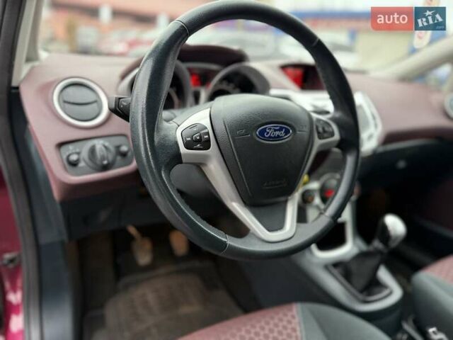 Червоний Форд Фієста, об'ємом двигуна 1.39 л та пробігом 110 тис. км за 6700 $, фото 19 на Automoto.ua