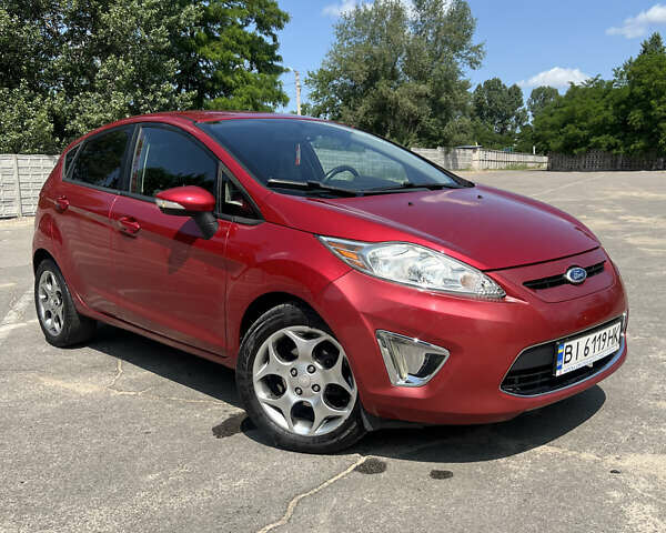 Червоний Форд Фієста, об'ємом двигуна 1.6 л та пробігом 164 тис. км за 7000 $, фото 4 на Automoto.ua