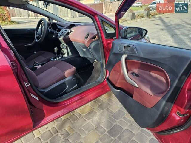 Красный Форд Фиеста, объемом двигателя 1.4 л и пробегом 136 тыс. км за 6300 $, фото 11 на Automoto.ua