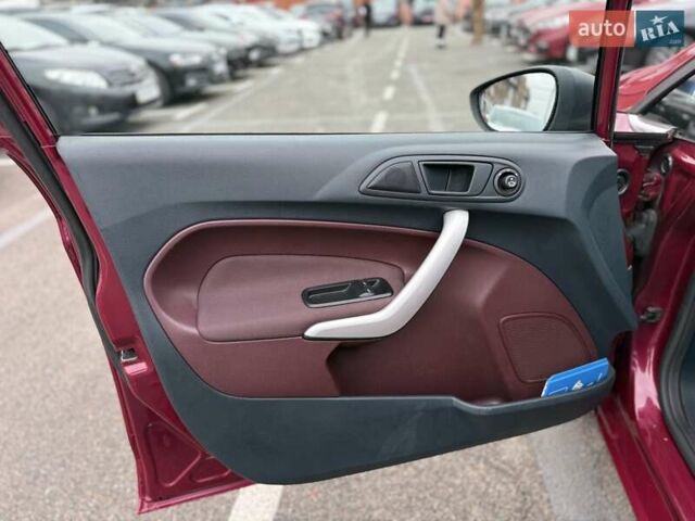 Червоний Форд Фієста, об'ємом двигуна 1.39 л та пробігом 110 тис. км за 6700 $, фото 16 на Automoto.ua