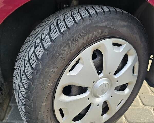 Красный Форд Фиеста, объемом двигателя 1.4 л и пробегом 136 тыс. км за 6300 $, фото 14 на Automoto.ua