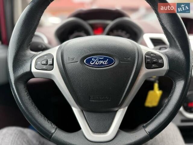 Червоний Форд Фієста, об'ємом двигуна 1.39 л та пробігом 110 тис. км за 6700 $, фото 33 на Automoto.ua