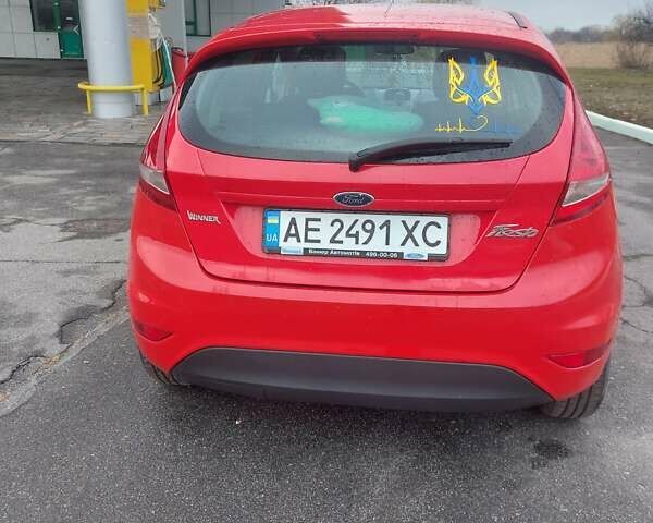 Красный Форд Фиеста, объемом двигателя 1.24 л и пробегом 121 тыс. км за 5800 $, фото 1 на Automoto.ua