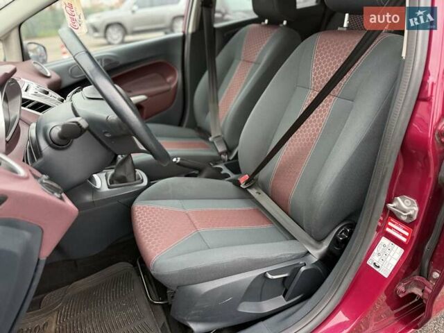 Червоний Форд Фієста, об'ємом двигуна 1.39 л та пробігом 110 тис. км за 6700 $, фото 18 на Automoto.ua