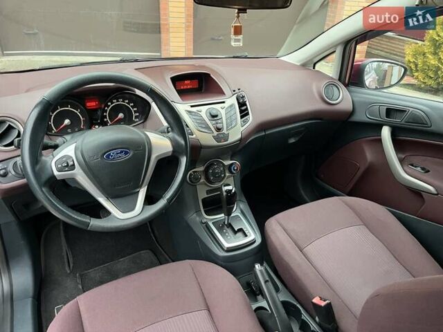 Червоний Форд Фієста, об'ємом двигуна 1.39 л та пробігом 136 тис. км за 6350 $, фото 1 на Automoto.ua