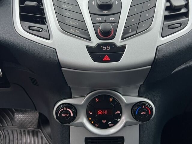 Форд Фиеста 2010 в Киеве на Automoto.ua Красный Форд Фиеста, объемом двигателя 1.4 л и пробегом 160 тыс. км за 6500 $, фото 4 на Automoto.ua