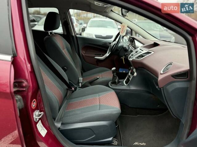 Червоний Форд Фієста, об'ємом двигуна 1.39 л та пробігом 110 тис. км за 6700 $, фото 22 на Automoto.ua