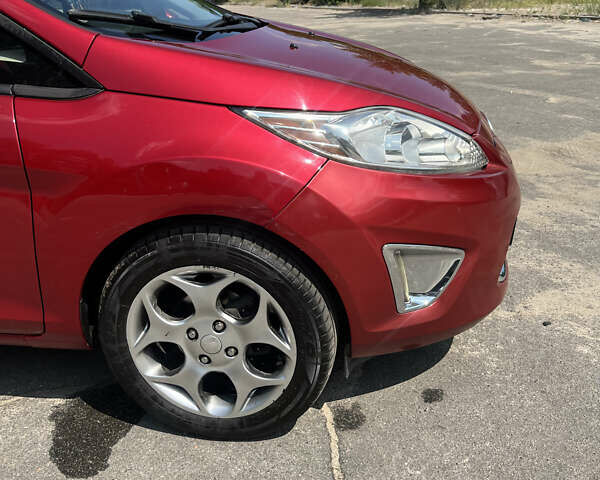 Червоний Форд Фієста, об'ємом двигуна 1.6 л та пробігом 164 тис. км за 7000 $, фото 8 на Automoto.ua