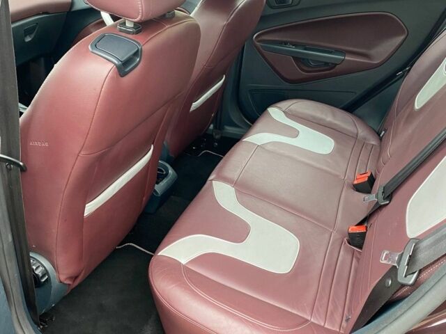 Красный Форд Фиеста, объемом двигателя 1.4 л и пробегом 154 тыс. км за 4500 $, фото 7 на Automoto.ua