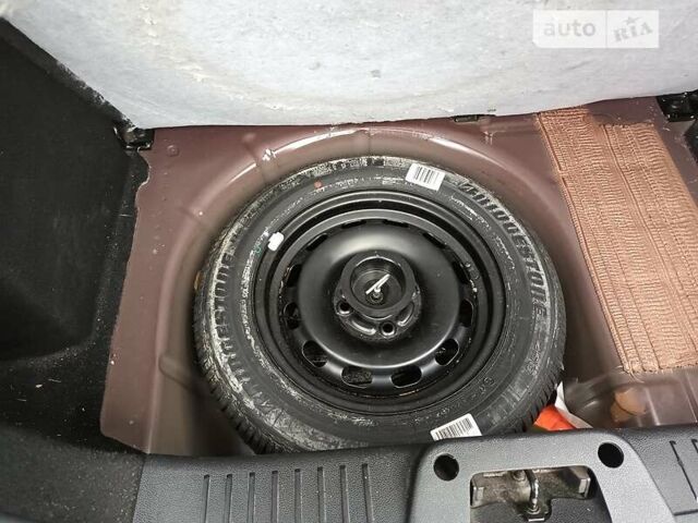 Червоний Форд Фієста, об'ємом двигуна 1.2 л та пробігом 220 тис. км за 5100 $, фото 20 на Automoto.ua