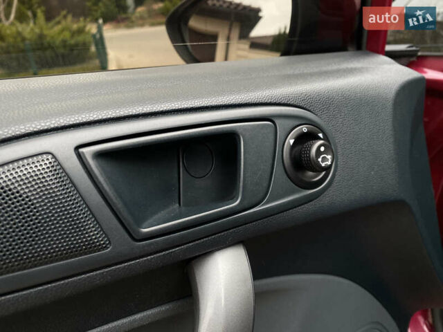 Красный Форд Фиеста, объемом двигателя 1.4 л и пробегом 65 тыс. км за 8300 $, фото 51 на Automoto.ua