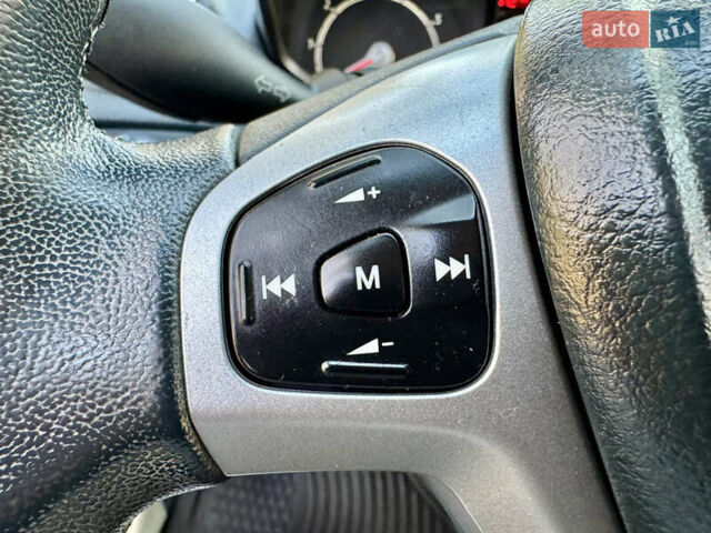 Форд Фиеста 2011 в Киеве на Automoto.ua Красный Форд Фиеста, объемом двигателя 1.4 л и пробегом 157 тыс. км за 6600 $, фото 19 на Automoto.ua