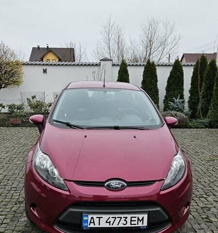 Червоний Форд Фієста, об'ємом двигуна 1.4 л та пробігом 156 тис. км за 7000 $, фото 1 на Automoto.ua