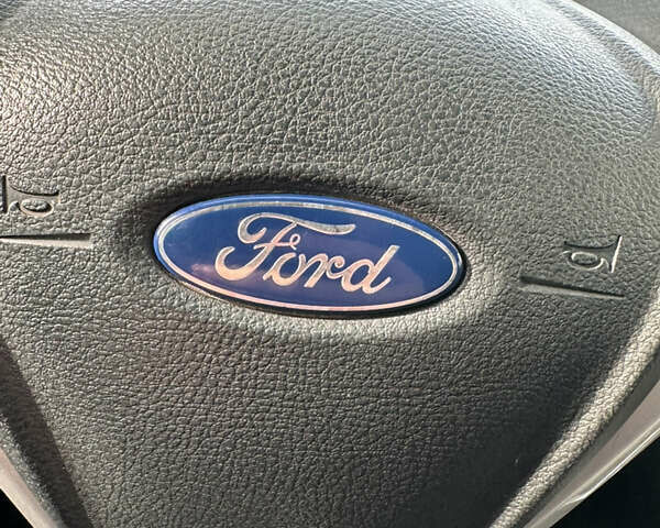 Форд Фиеста 2011 в Одессе на Automoto.ua Красный Форд Фиеста, объемом двигателя 1.4 л и пробегом 65 тыс. км за 7300 $, фото 33 на Automoto.ua