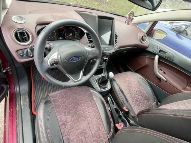 Червоний Форд Фієста, об'ємом двигуна 1.2 л та пробігом 218 тис. км за 6000 $, фото 2 на Automoto.ua