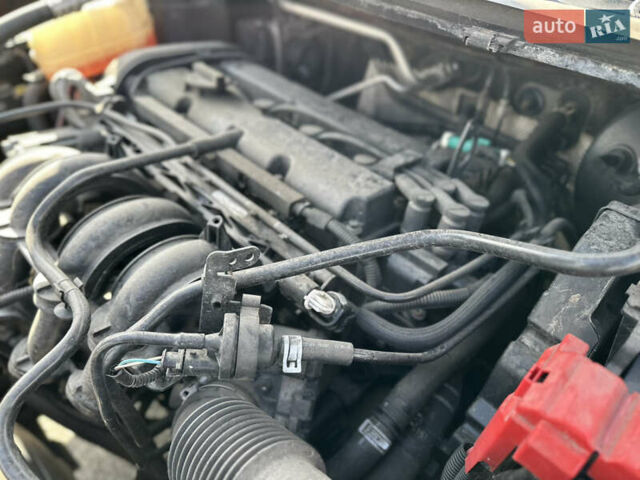 Форд Фієста 2011 у Києві на Automoto.ua Червоний Форд Фієста, об'ємом двигуна 1.24 л та пробігом 170 тис. км за 5500 $, фото 13 на Automoto.ua