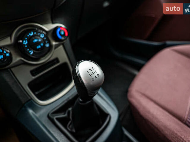 Красный Форд Фиеста, объемом двигателя 1.2 л и пробегом 186 тыс. км за 5664 $, фото 15 на Automoto.ua