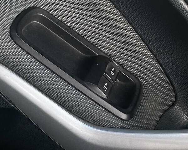 Красный Форд Фиеста, объемом двигателя 1.4 л и пробегом 132 тыс. км за 6830 $, фото 34 на Automoto.ua