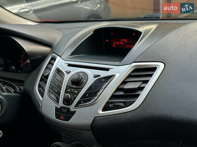 Форд Фиеста 2011 в Львове на Automoto.ua Красный Форд Фиеста, объемом двигателя 1.39 л и пробегом 118 тыс. км за 6800 $, фото 17 на Automoto.ua