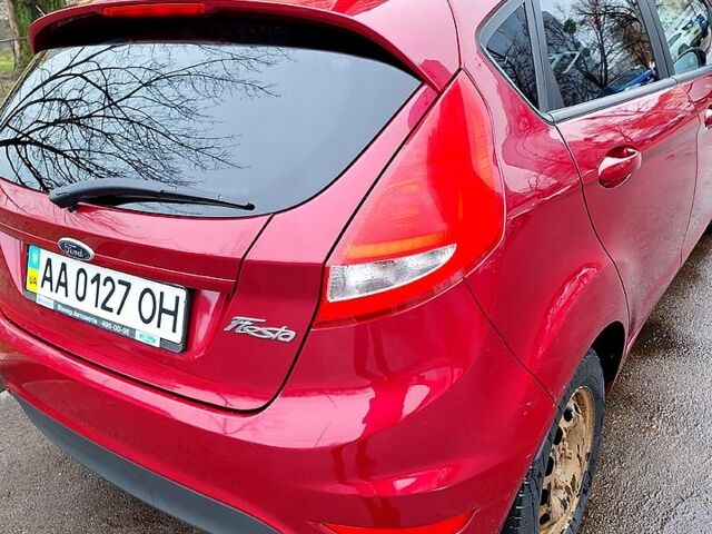 Червоний Форд Фієста, об'ємом двигуна 1.4 л та пробігом 200 тис. км за 7500 $, фото 9 на Automoto.ua